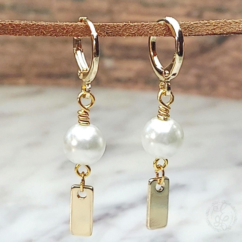 Minimalist Pearl Dangle Earrings | Classic & Lightweight Gold Jewelry