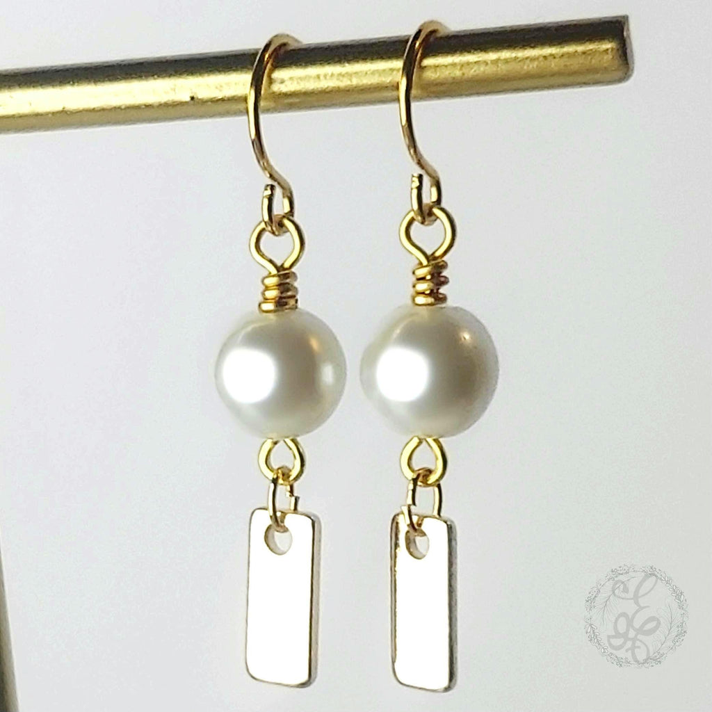 Minimalist Pearl Dangle Earrings | Classic & Lightweight Gold Jewelry