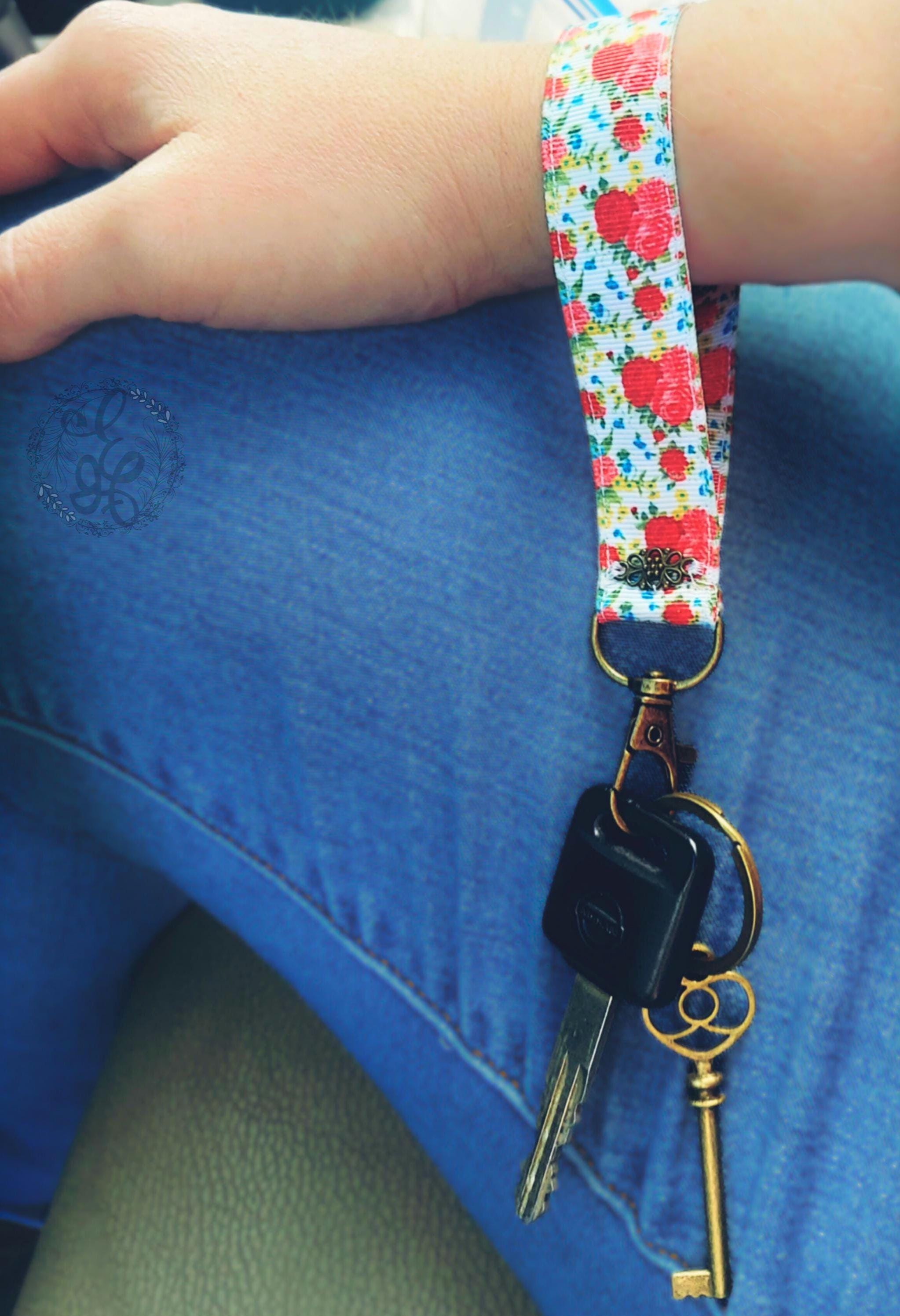 Vintage Floral Wristlet Keychain – Antique Gold Finish Key Fob with Lobster Clasp, Fabric Strap Key Holder, Handmade Gift for Her