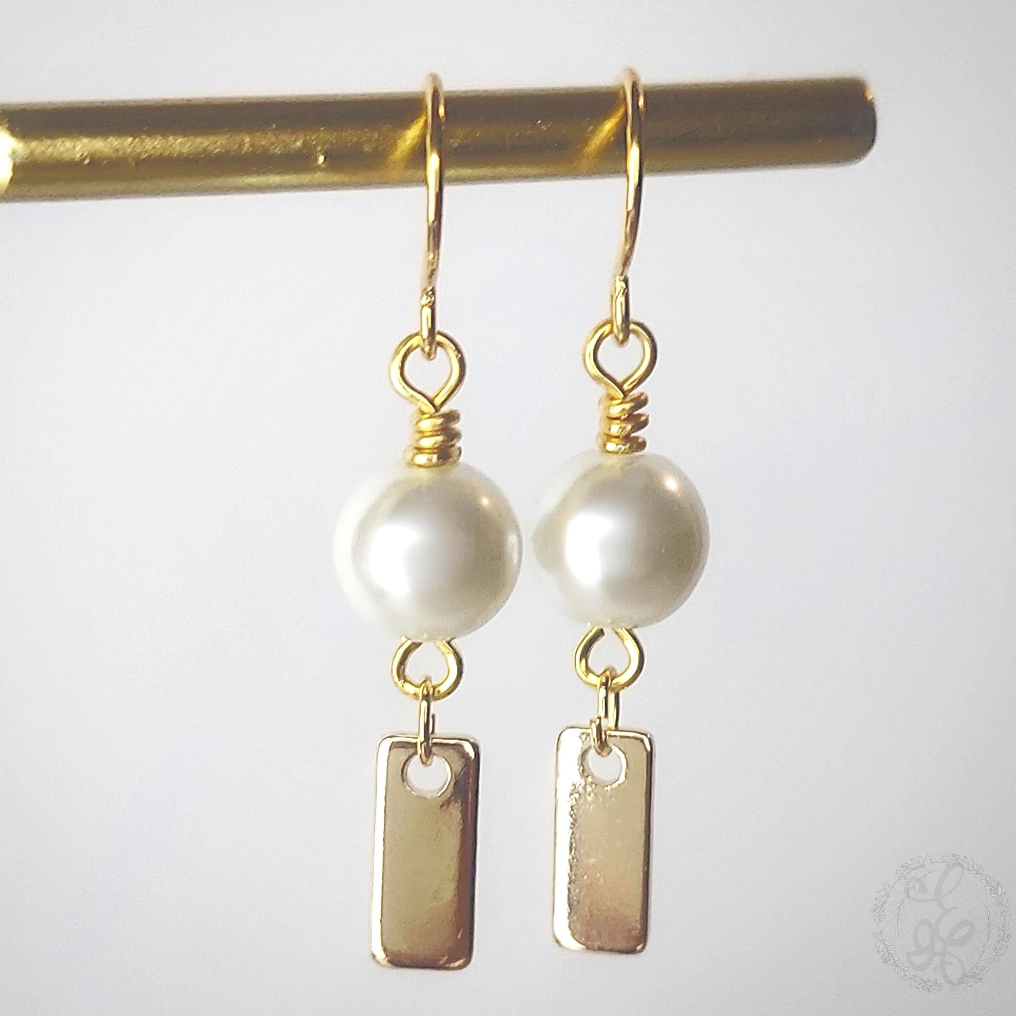 Minimalist Pearl Dangle Earrings | Classic & Lightweight Gold Jewelry